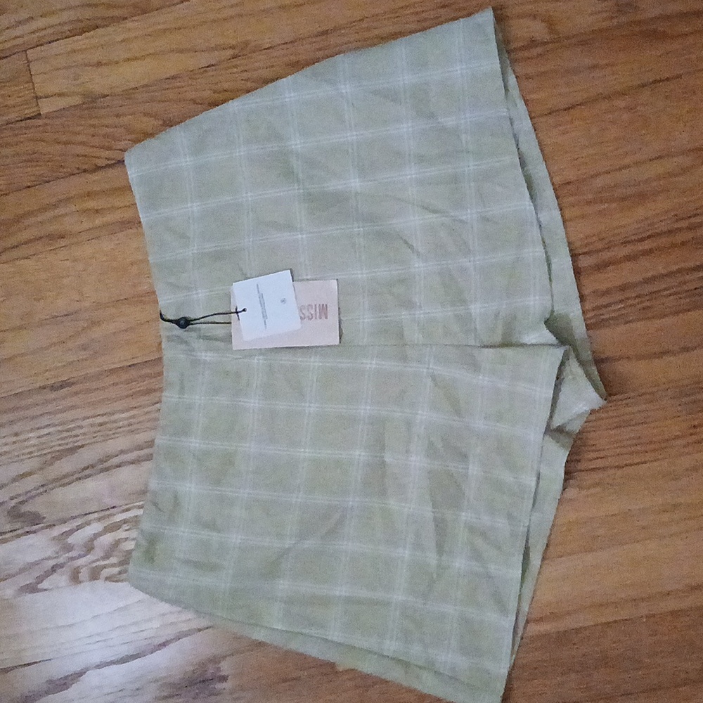 NWT Missguided Windowpane Patterned Short- shorts ■ Size 8